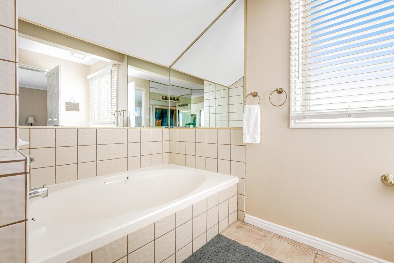 Penthouse At The Village เซนต์ จอร์จ ภายนอก รูปภาพ
